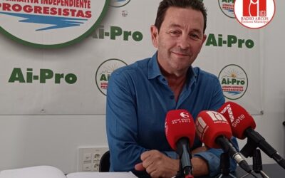 El secretario General de Ai-Pro muestra su satisfacción por la instalación de la cubierta de la piscina climatizada