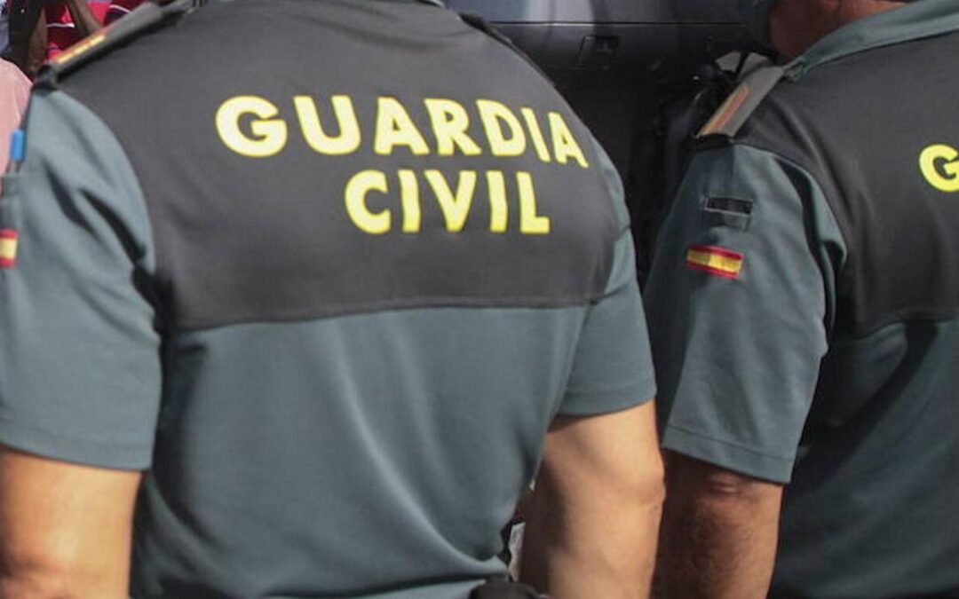 La Guardia Civil detiene en Ubrique a tres personas por hurtar y comercializar bolsos de una prestigiosa firma de marroquinería