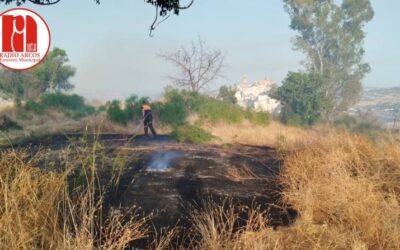 Se extingue el segundo incendio en 24 horas en el cerro de la Barriada de la Paz