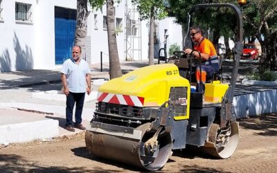 Limpieza y adecentamiento del carril anexo a la piscina municipal