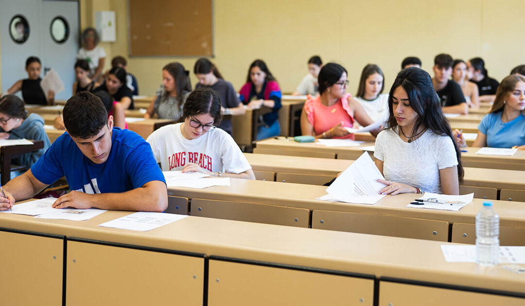 Un fallo en el sistema informático altera la prelación de los alumnos en lista de espera para acceder a las universidades de Andalucía