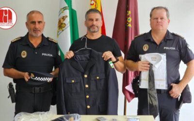 El Ayuntamiento de Arcos presenta los nuevos trajes de gala de la Policía Local