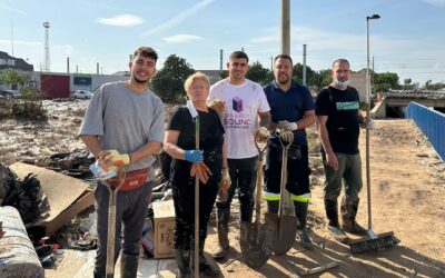 «El panorama en la zona sigue siendo devastador», vecinos de Jédula ayudan en Algemesí a las tareas de limpieza