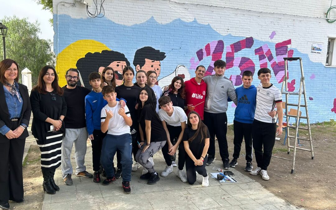 Un mural conmemorativo del día Internacional para la Eliminación de la Violencia contra las Mujeres realizado por alumnos