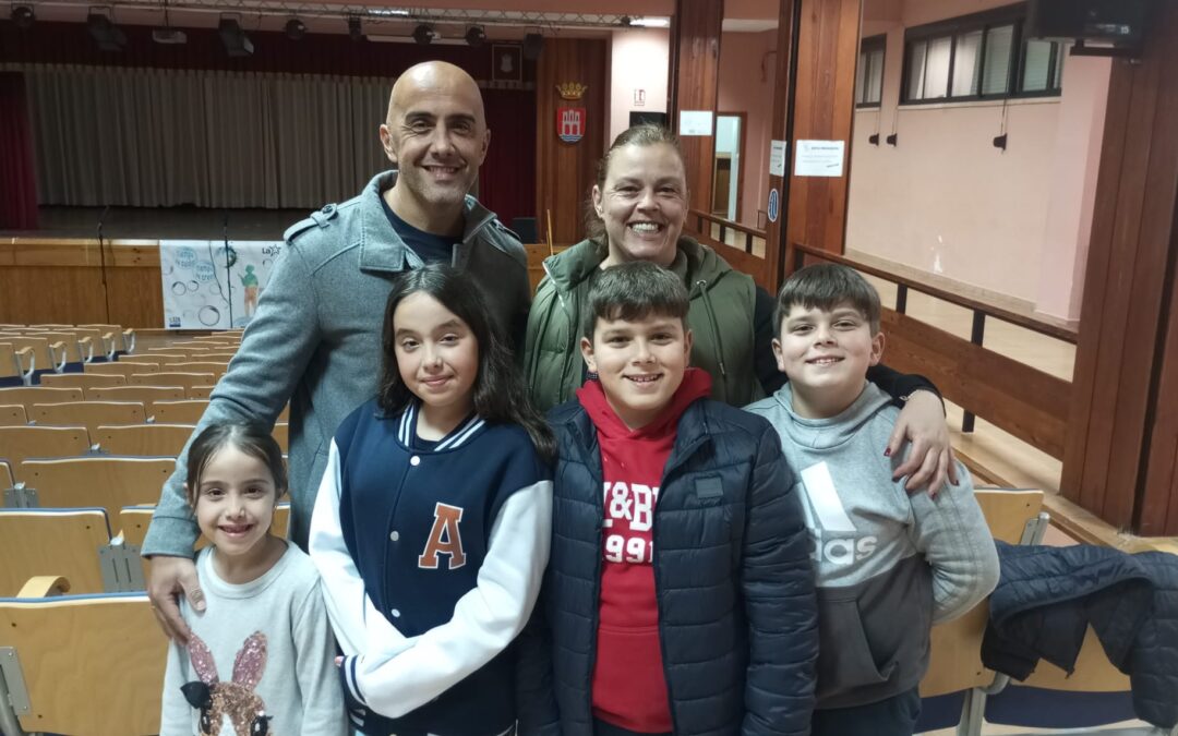 Gran expectación este sábado para ver la presentación de la comparsa ‘Los Divinos’ y la chirigota infantil ‘Los Primos’