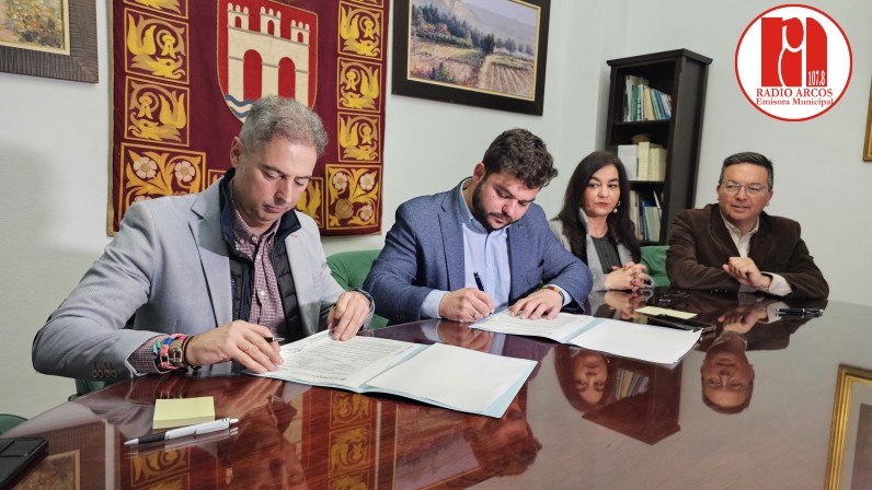 El Ayuntamiento firma la formalización del contrato para la construcción potabilizadora de Arcos