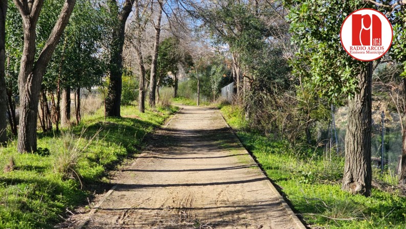 El Ayuntamiento realiza trabajos de limpieza y acondicionamiento en el sendero próximo a El Santiscal